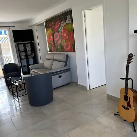 Au Quartier De * Cannes